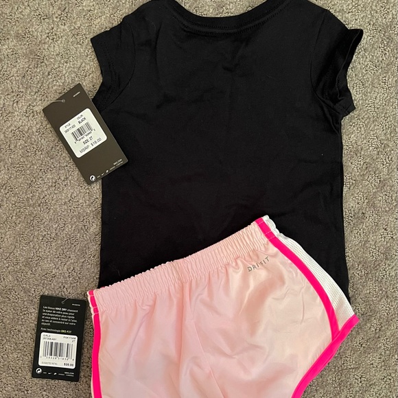 Girls Nike 2 pc Short Set Outfit Tee Shorts Shirt Sport Wear Athletic Swing Top - Picture 3 of 4